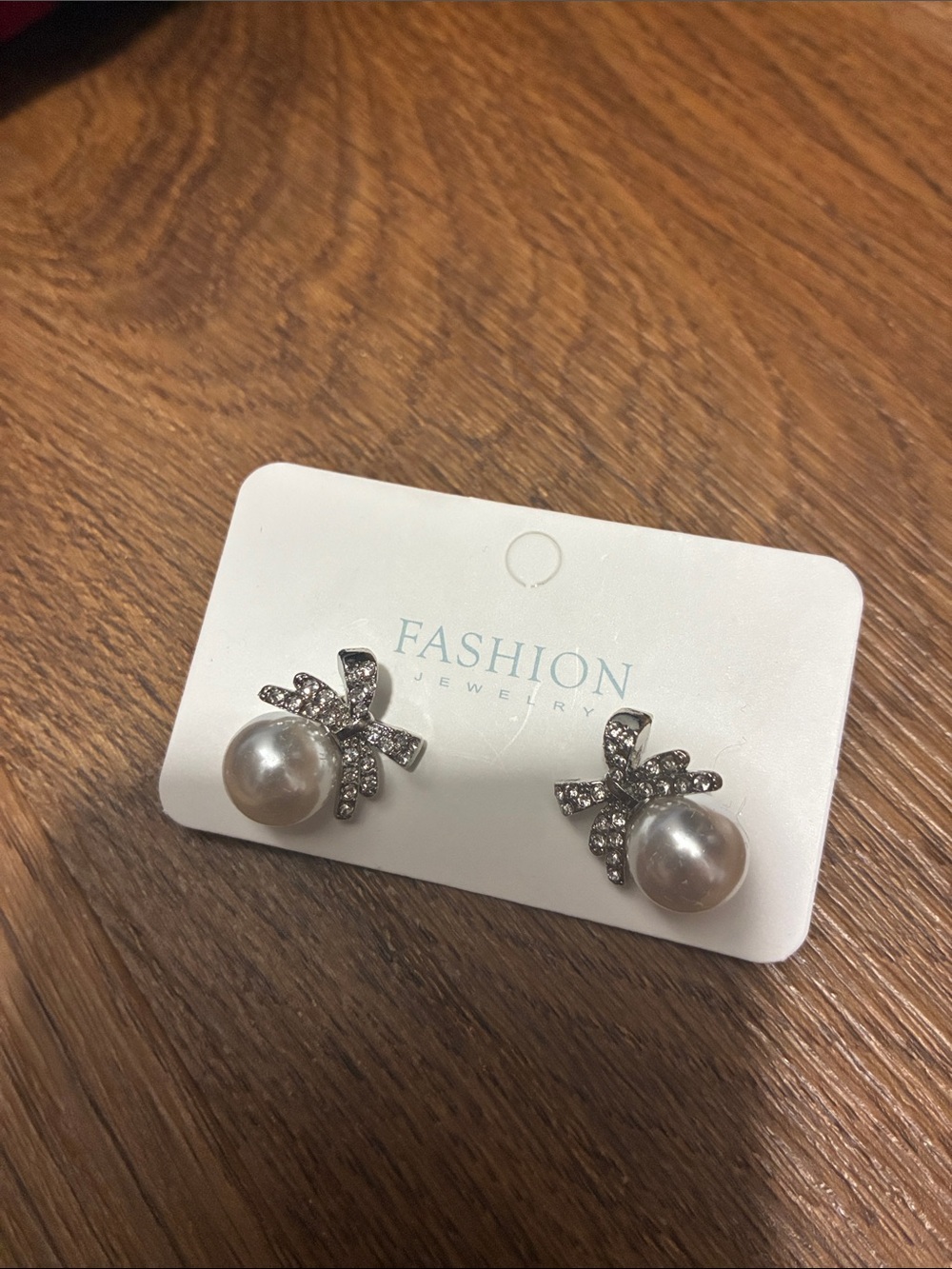 Fashion Jewelry Silver Crystal Bow Pearl Stud Earrings with White Pearls